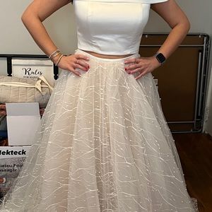 This is a beautiful LeRemme formal gown in a size 12.